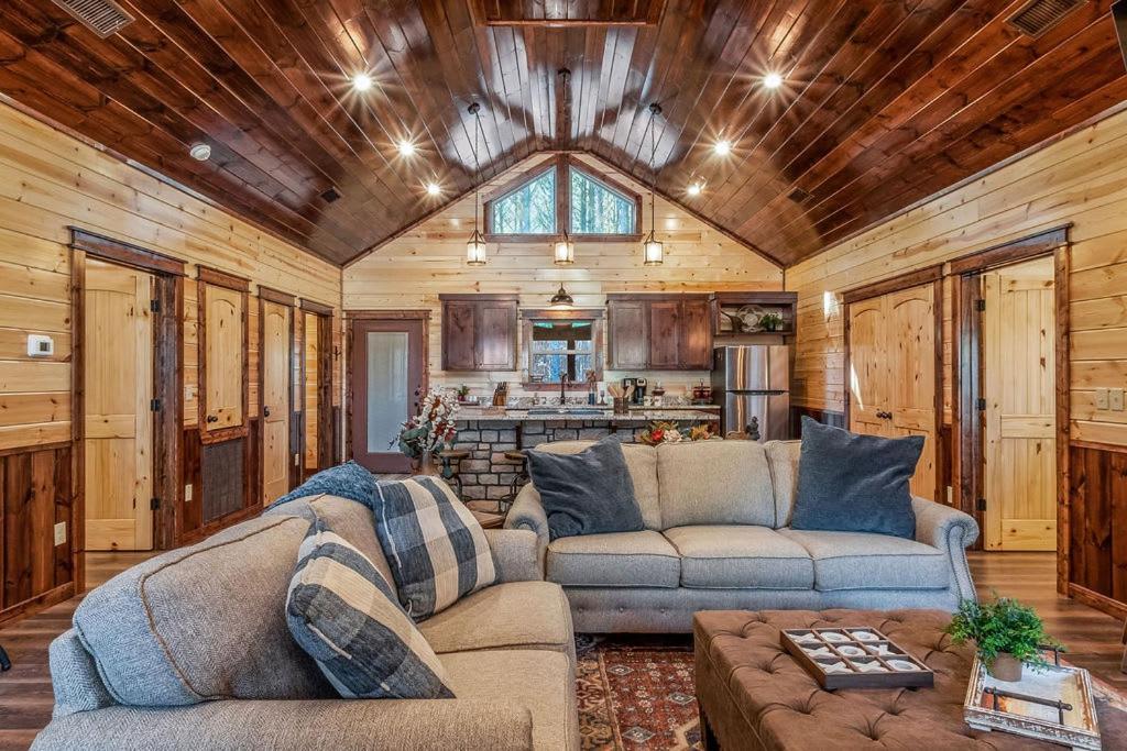 Large Luxury 2Br Cabin W Hot Tub Double Trouble Was Designed For Fun Comfort And Memories Minutes From Buzzling Hochatown And Beautiful Beaver Bend State Park Broken Bow Buitenkant foto