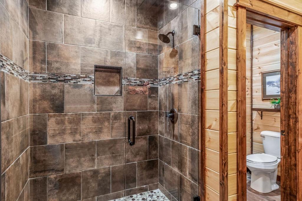 Large Luxury 2Br Cabin W Hot Tub Double Trouble Was Designed For Fun Comfort And Memories Minutes From Buzzling Hochatown And Beautiful Beaver Bend State Park Broken Bow Buitenkant foto