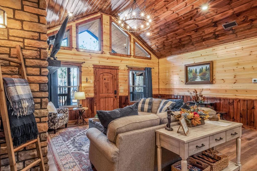 Large Luxury 2Br Cabin W Hot Tub Double Trouble Was Designed For Fun Comfort And Memories Minutes From Buzzling Hochatown And Beautiful Beaver Bend State Park Broken Bow Buitenkant foto